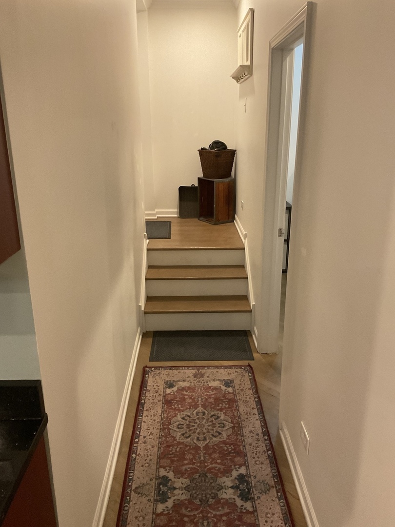 2053 W Summerdale Avenue Unit: 1S