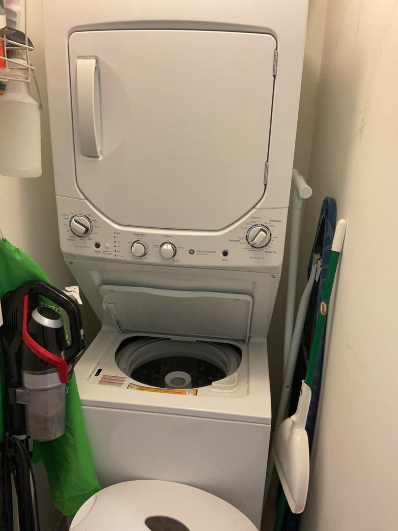 2053 W Summerdale Avenue Unit: 1S