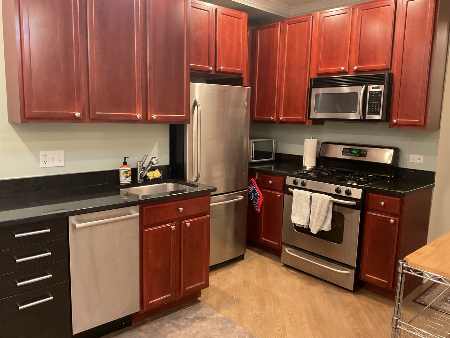 2053 W Summerdale Avenue Unit: 1S