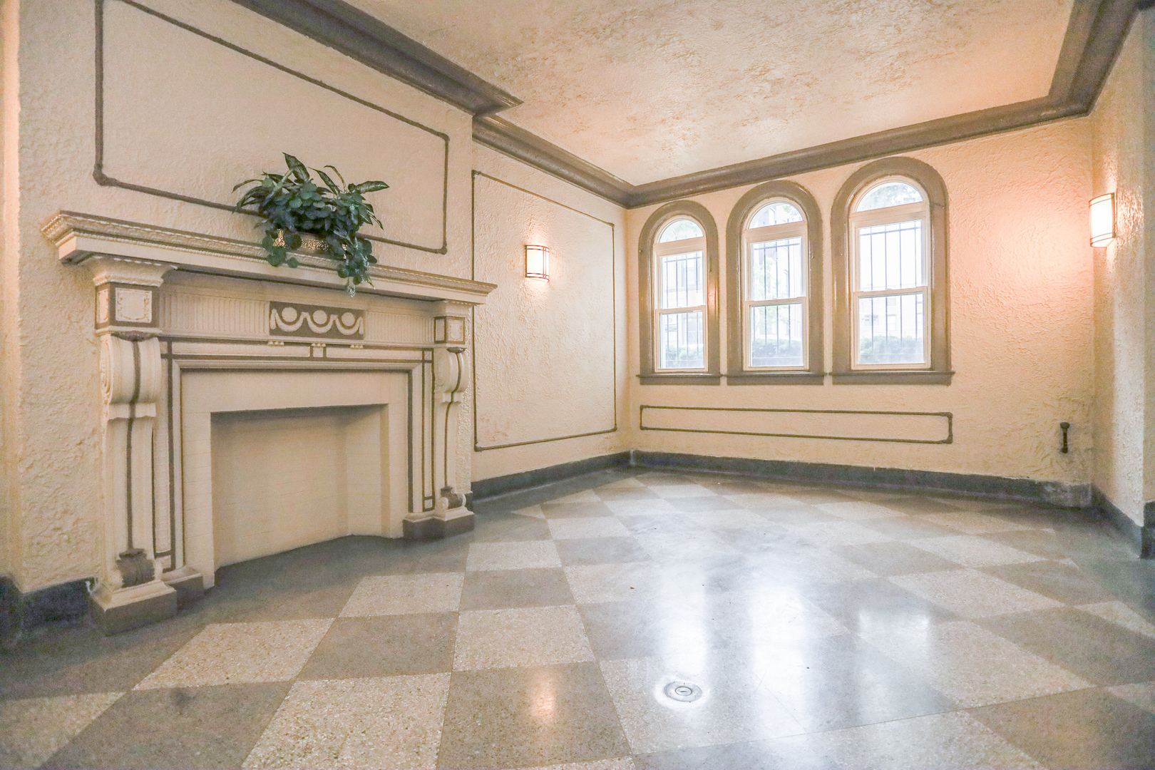 3449 N Elaine Place Unit: 408