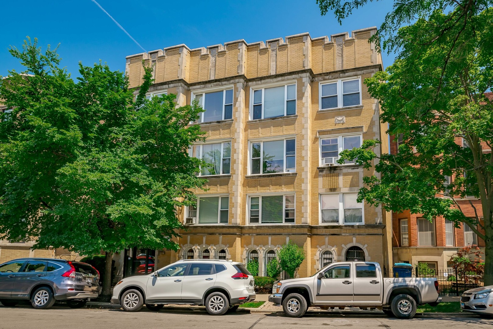 3449 N Elaine Place Unit: 408