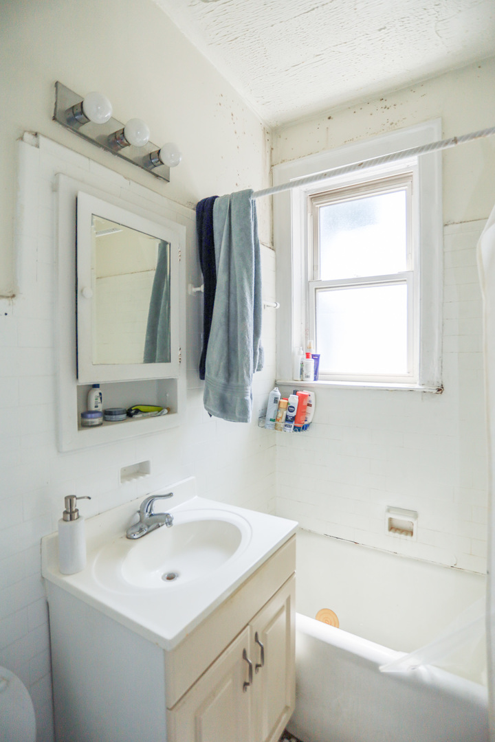 3449 N Elaine Place Unit: 408