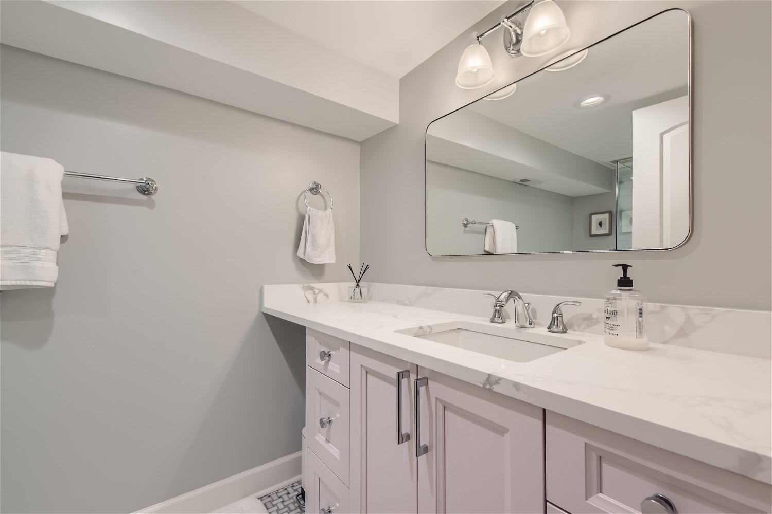 4927 N Seeley Avenue