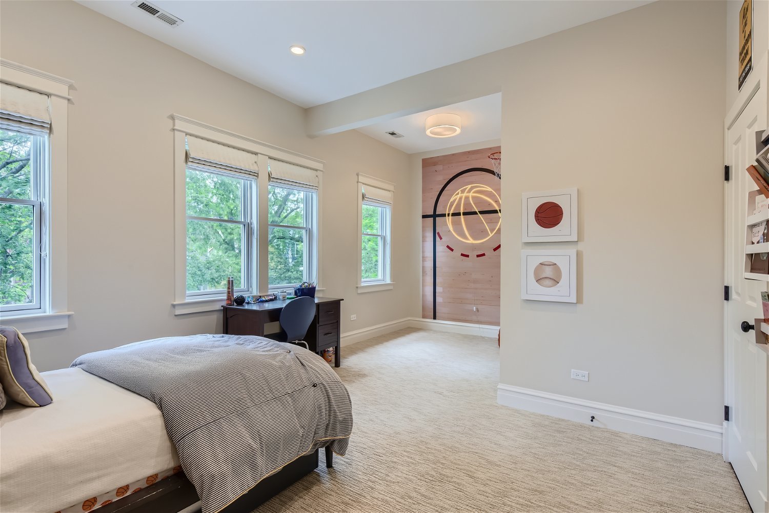 4927 N Seeley Avenue