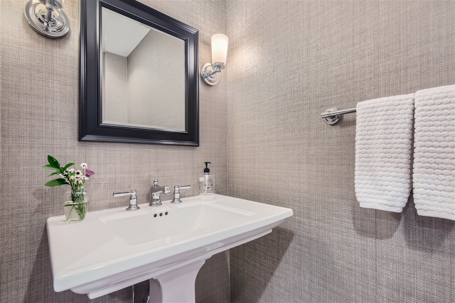 4927 N Seeley Avenue