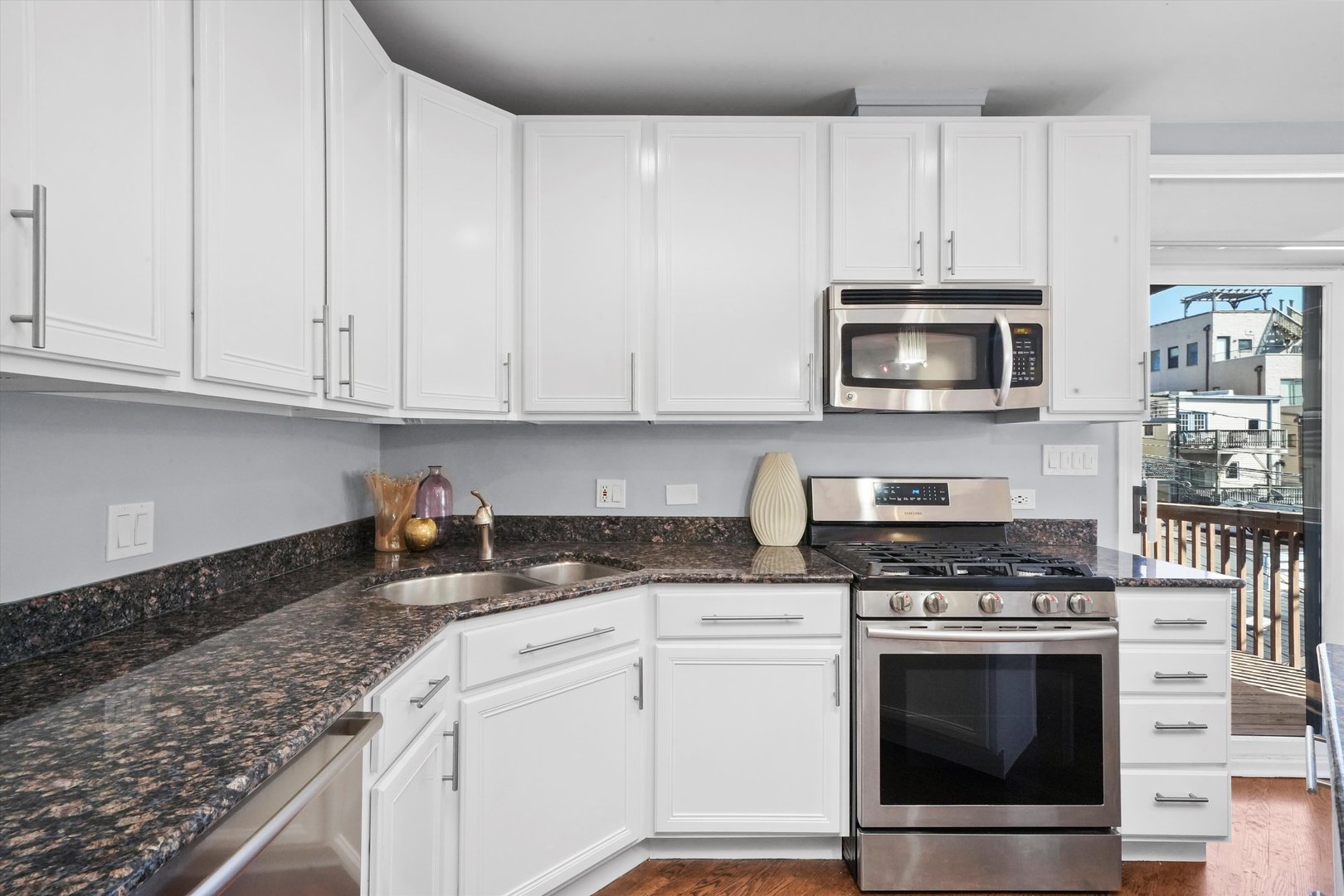 917 N HONORE Street Unit: 2S