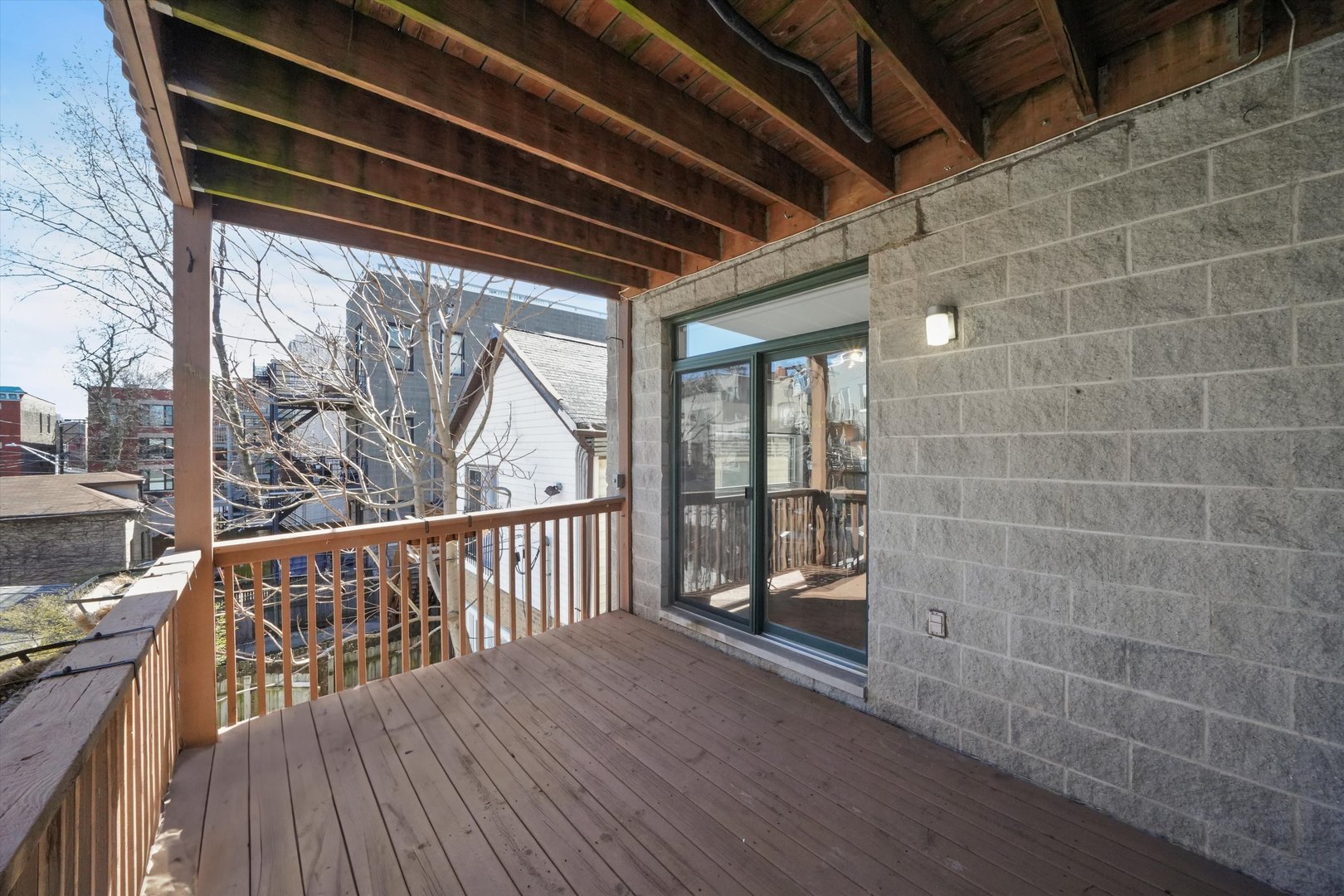 917 N HONORE Street Unit: 2S