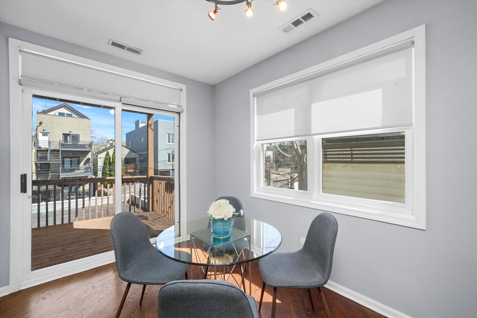 917 N HONORE Street Unit: 2S