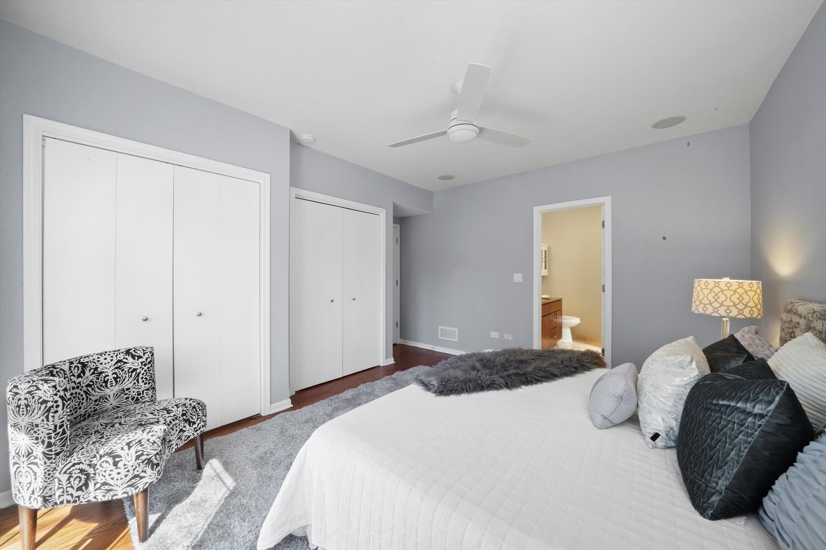 917 N HONORE Street Unit: 2S