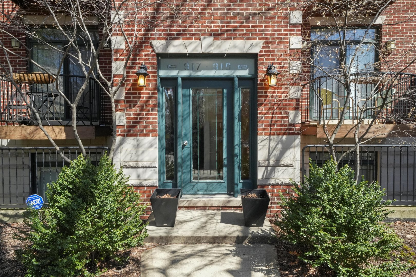 917 N HONORE Street Unit: 2S
