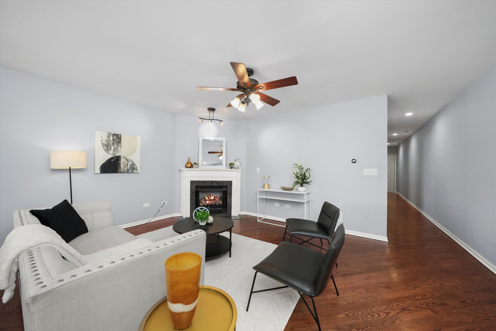 917 N HONORE Street Unit: 2S