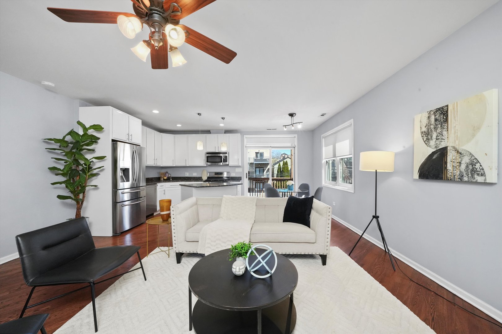 917 N HONORE Street Unit: 2S