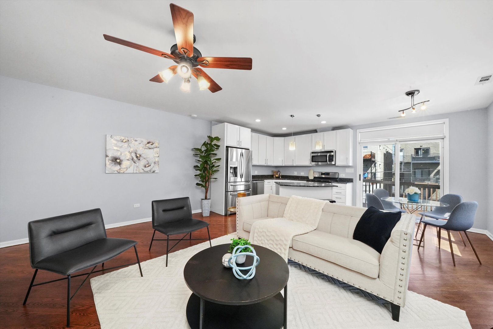 917 N HONORE Street Unit: 2S
