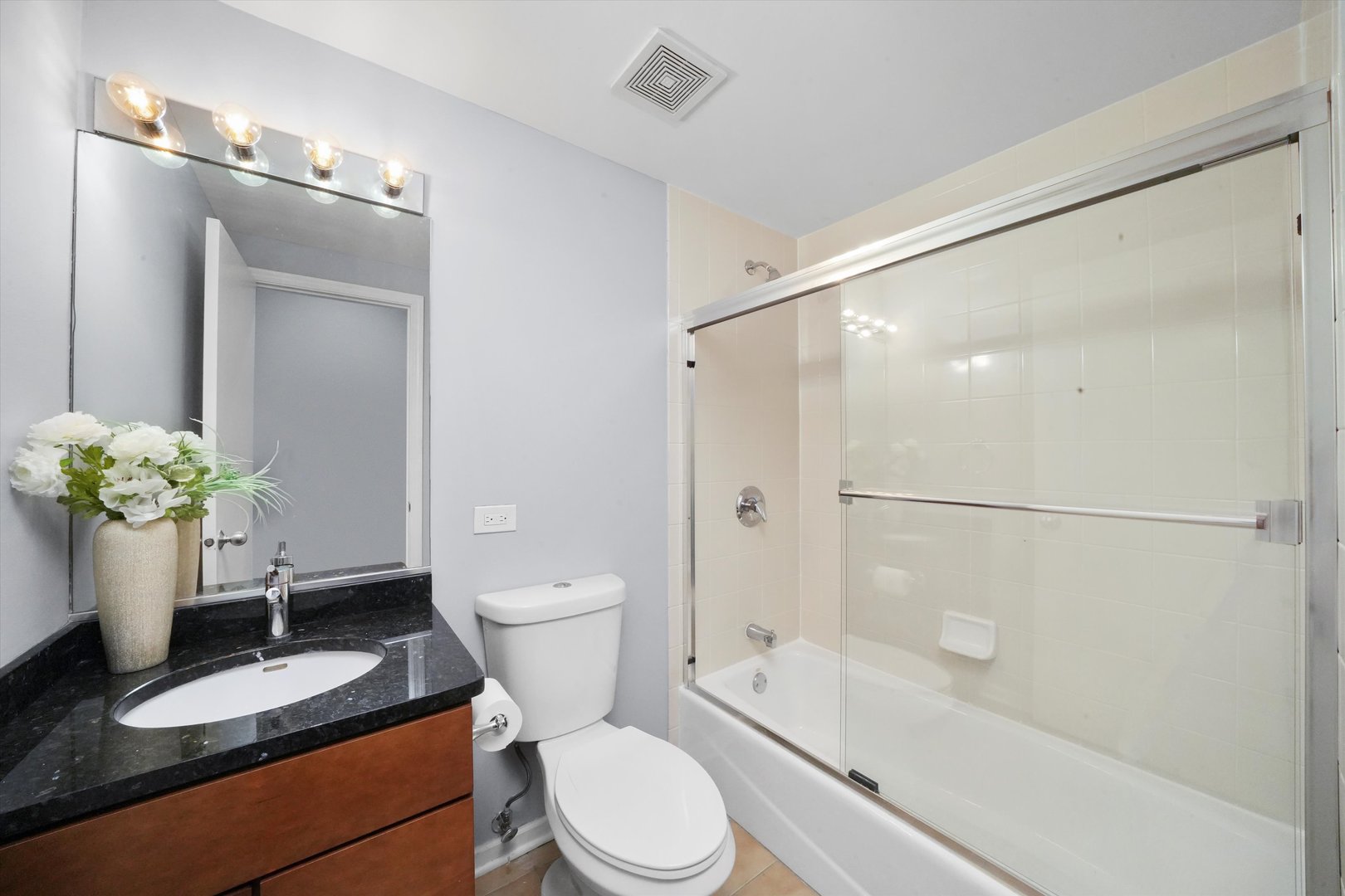917 N HONORE Street Unit: 2S