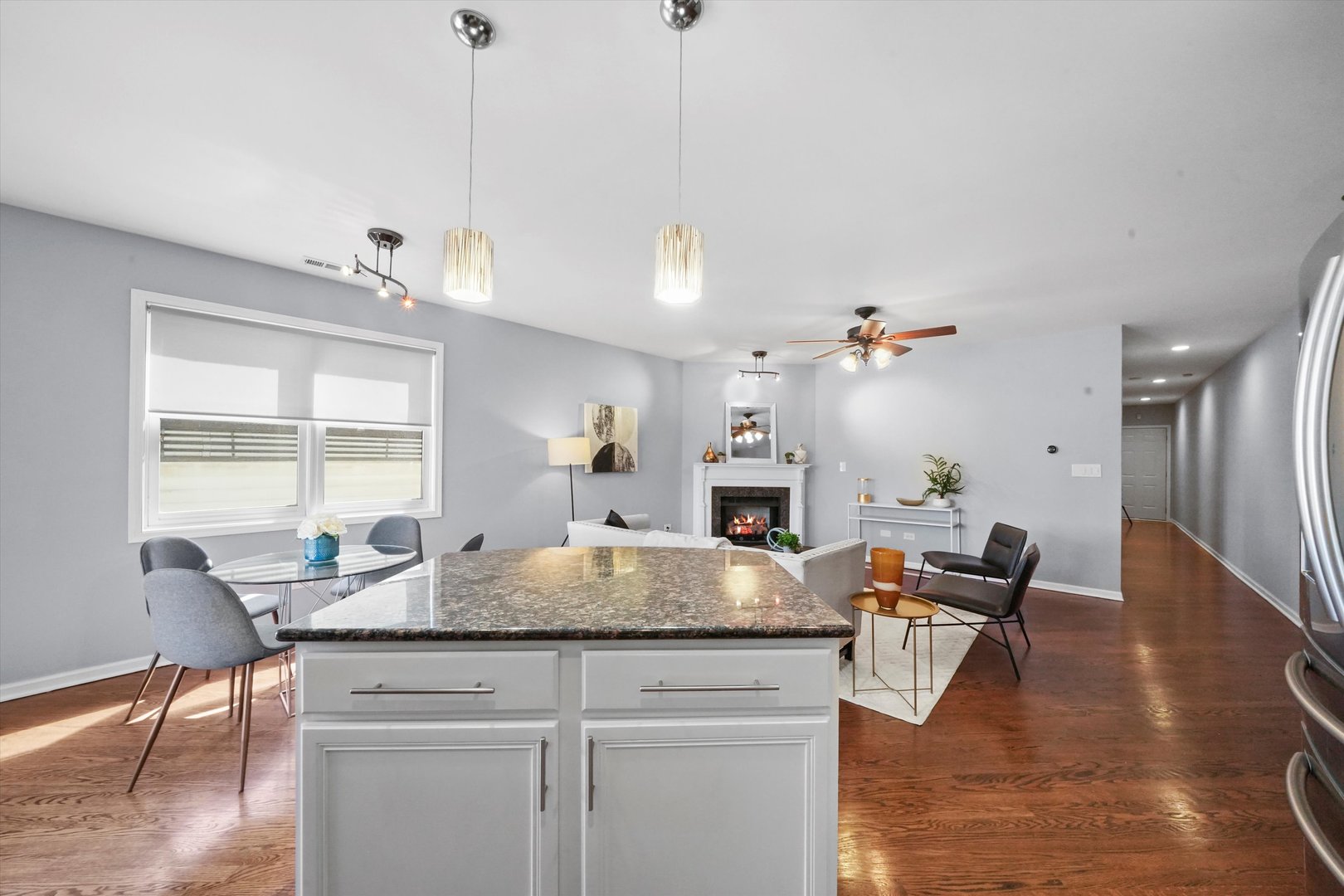 917 N HONORE Street Unit: 2S