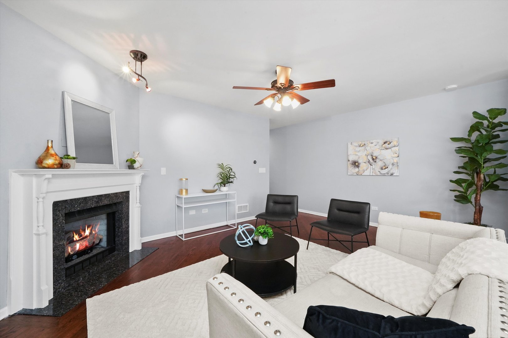 917 N HONORE Street Unit: 2S