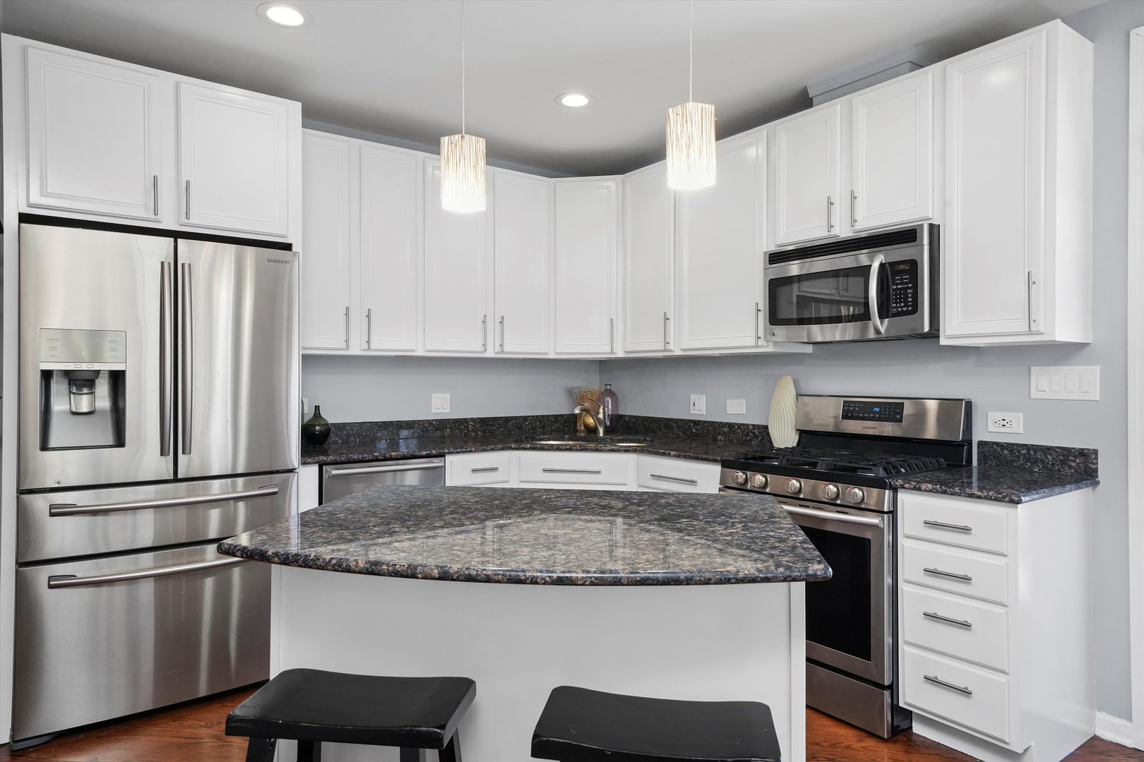 917 N HONORE Street Unit: 2S