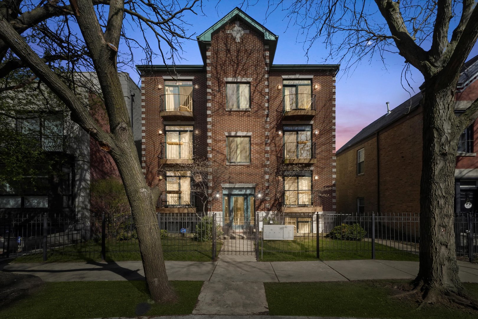 917 N HONORE Street Unit: 2S
