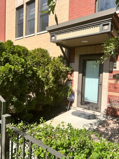 1043 N Kingsbury Street