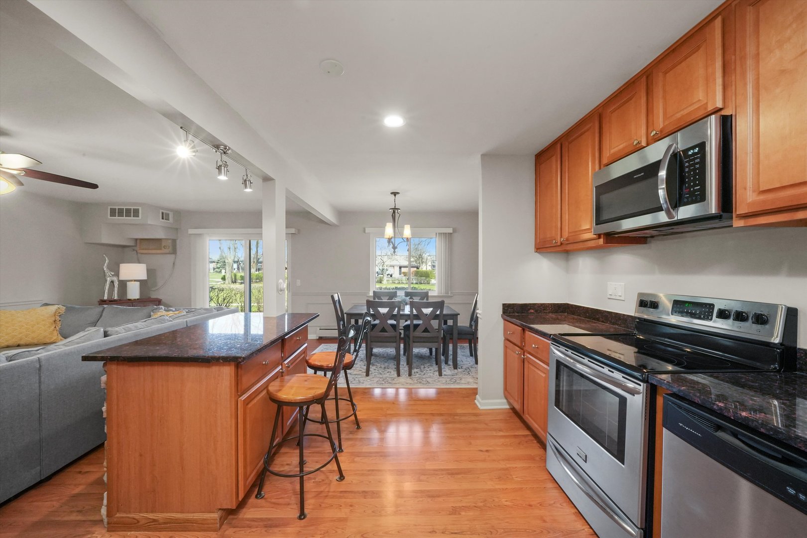 1114 N DALE Avenue Unit: 1A