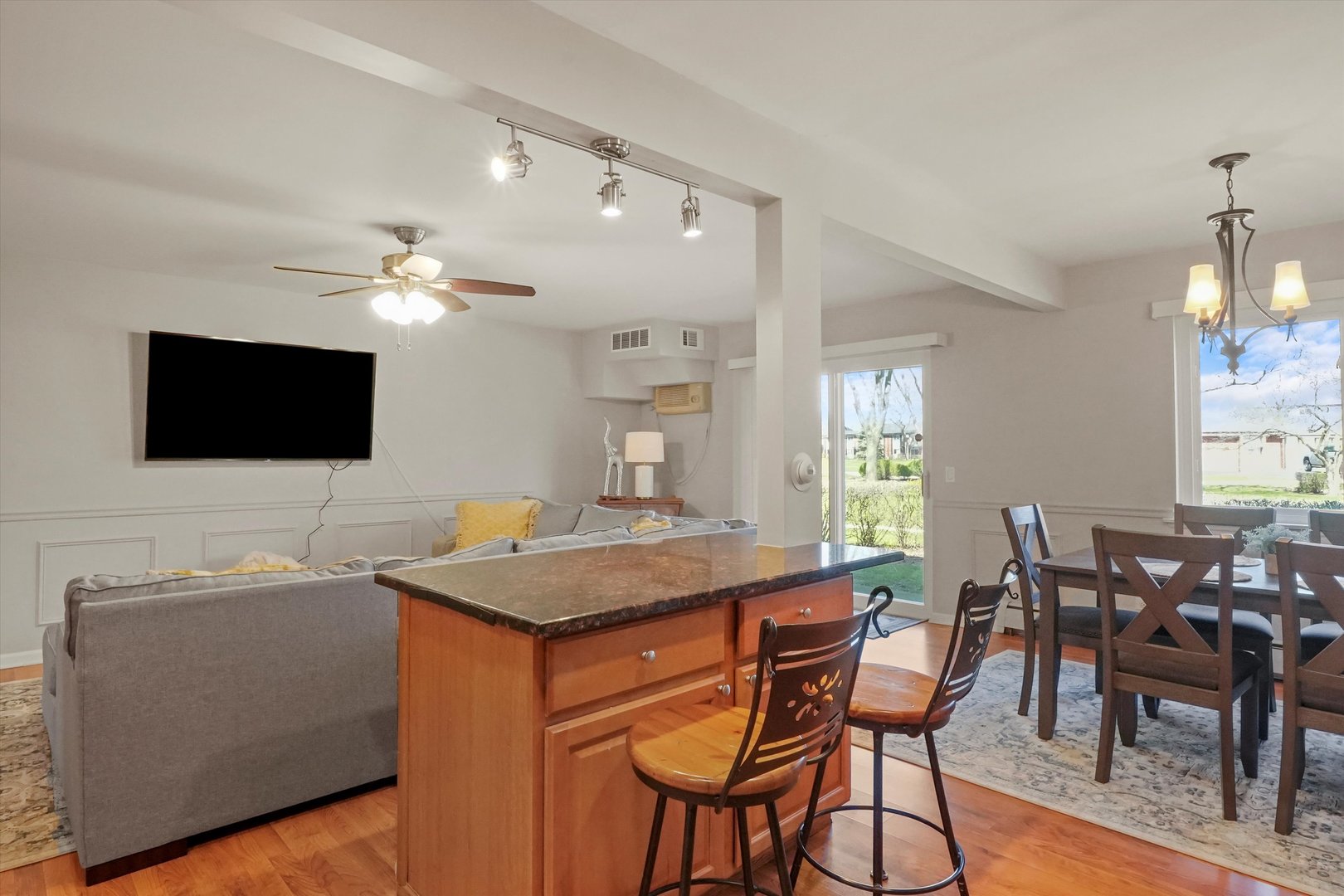 1114 N DALE Avenue Unit: 1A