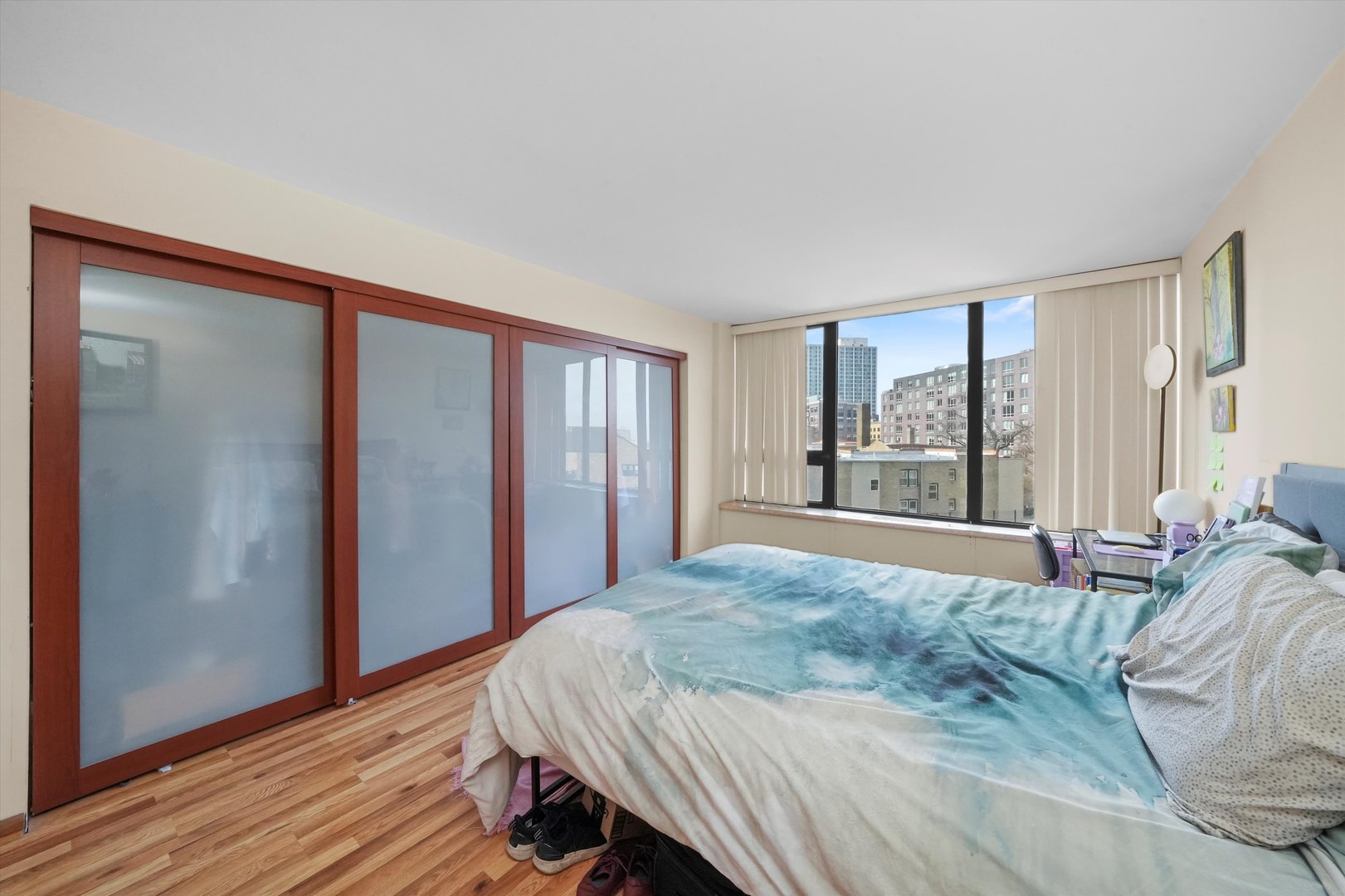 3930 N Pine Grove Avenue Unit: 512