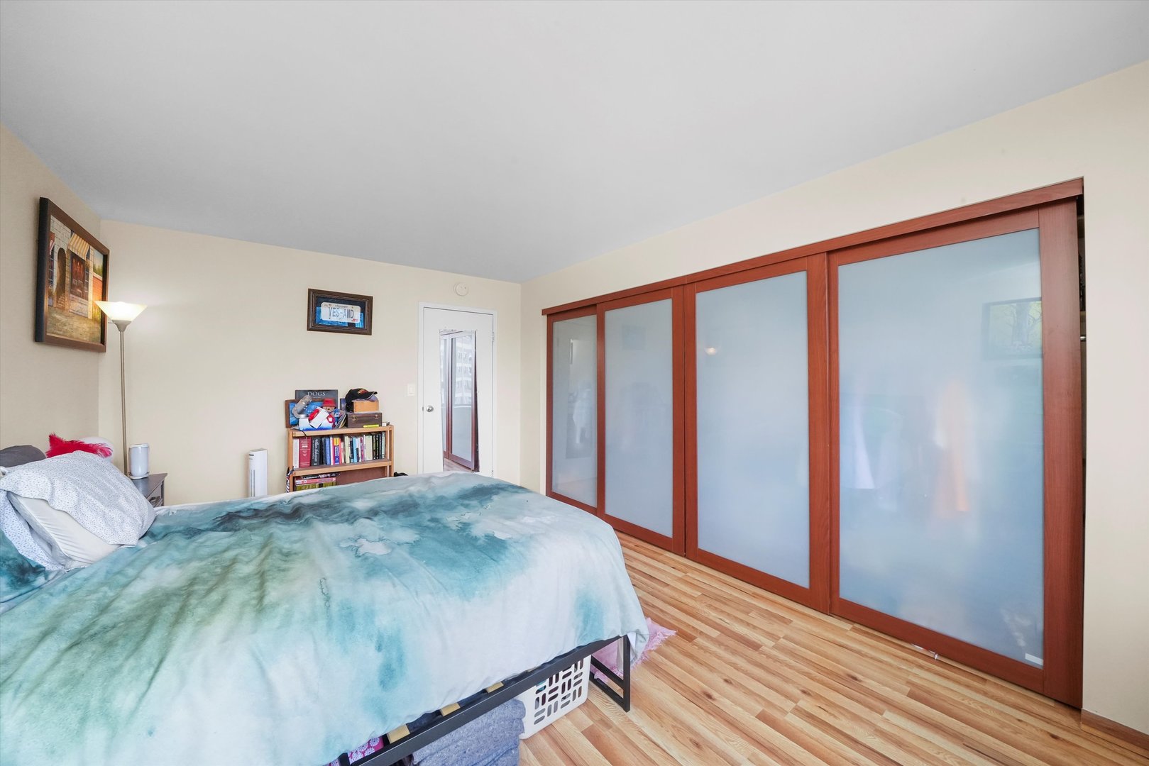 3930 N Pine Grove Avenue Unit: 512