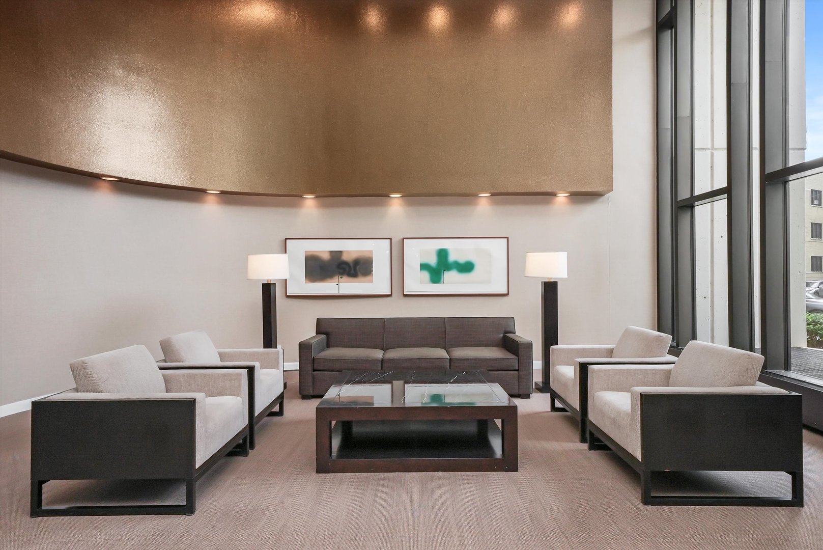 3930 N Pine Grove Avenue Unit: 512