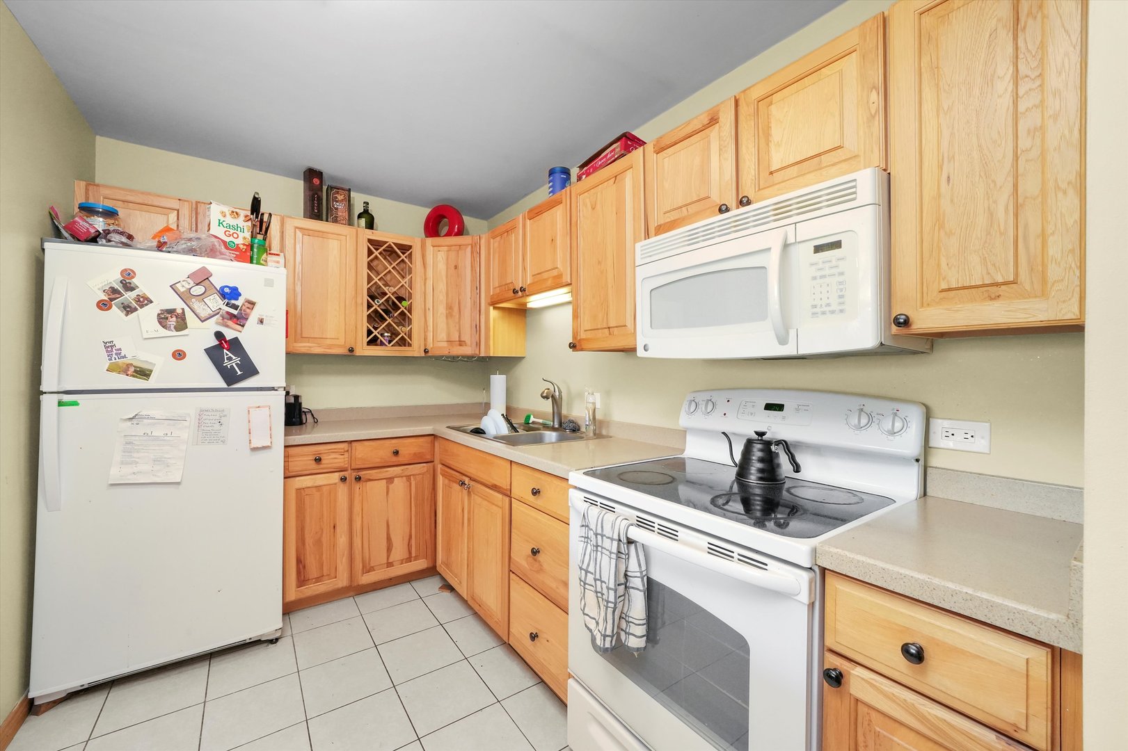 3930 N Pine Grove Avenue Unit: 512