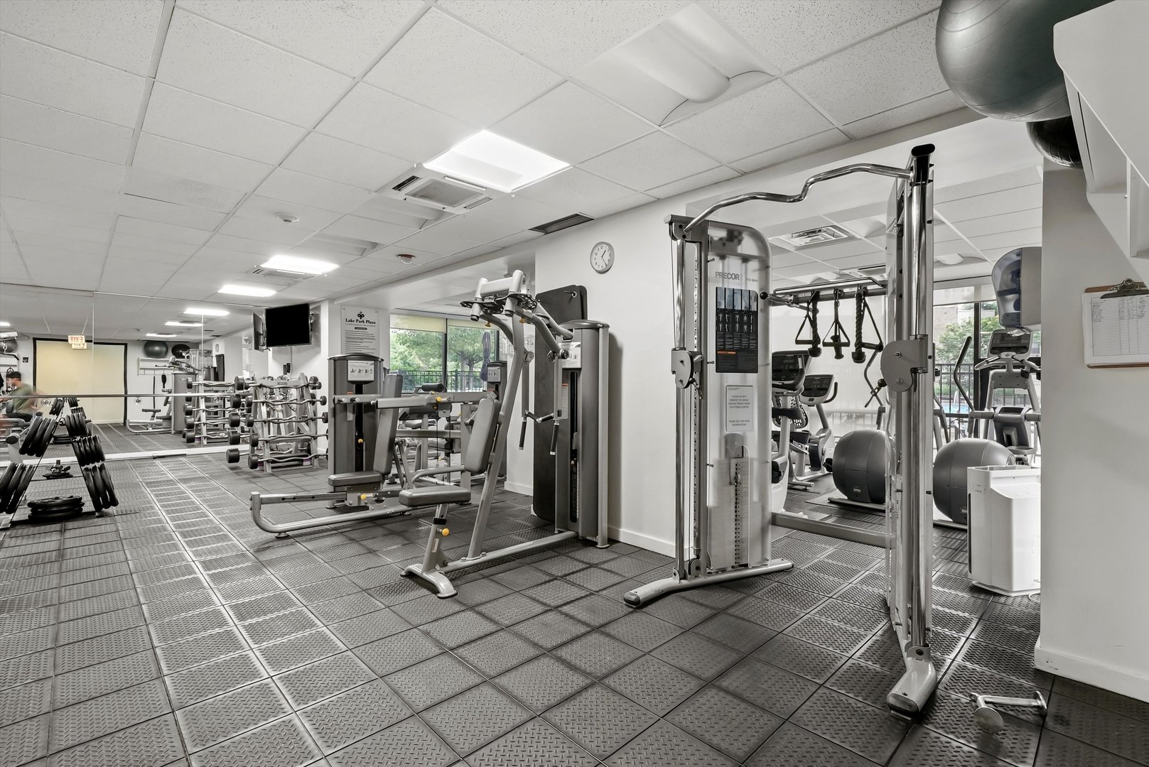 3930 N Pine Grove Avenue Unit: 512