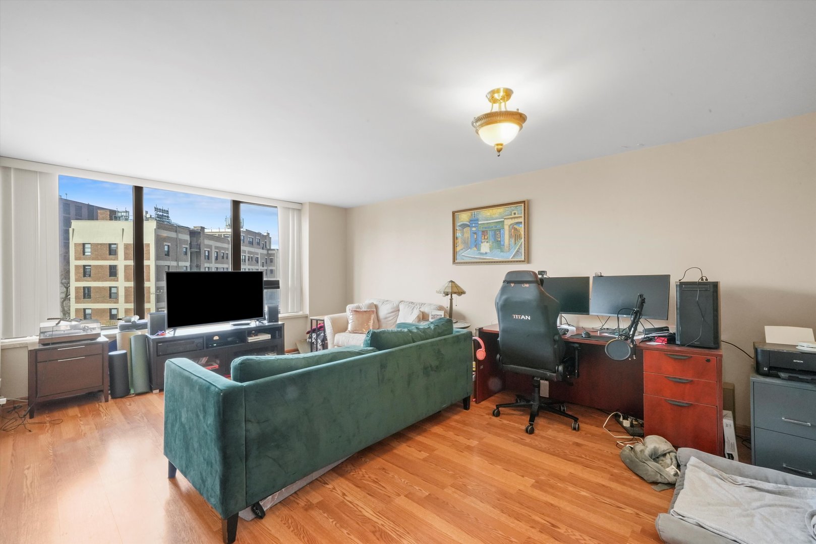 3930 N Pine Grove Avenue Unit: 512