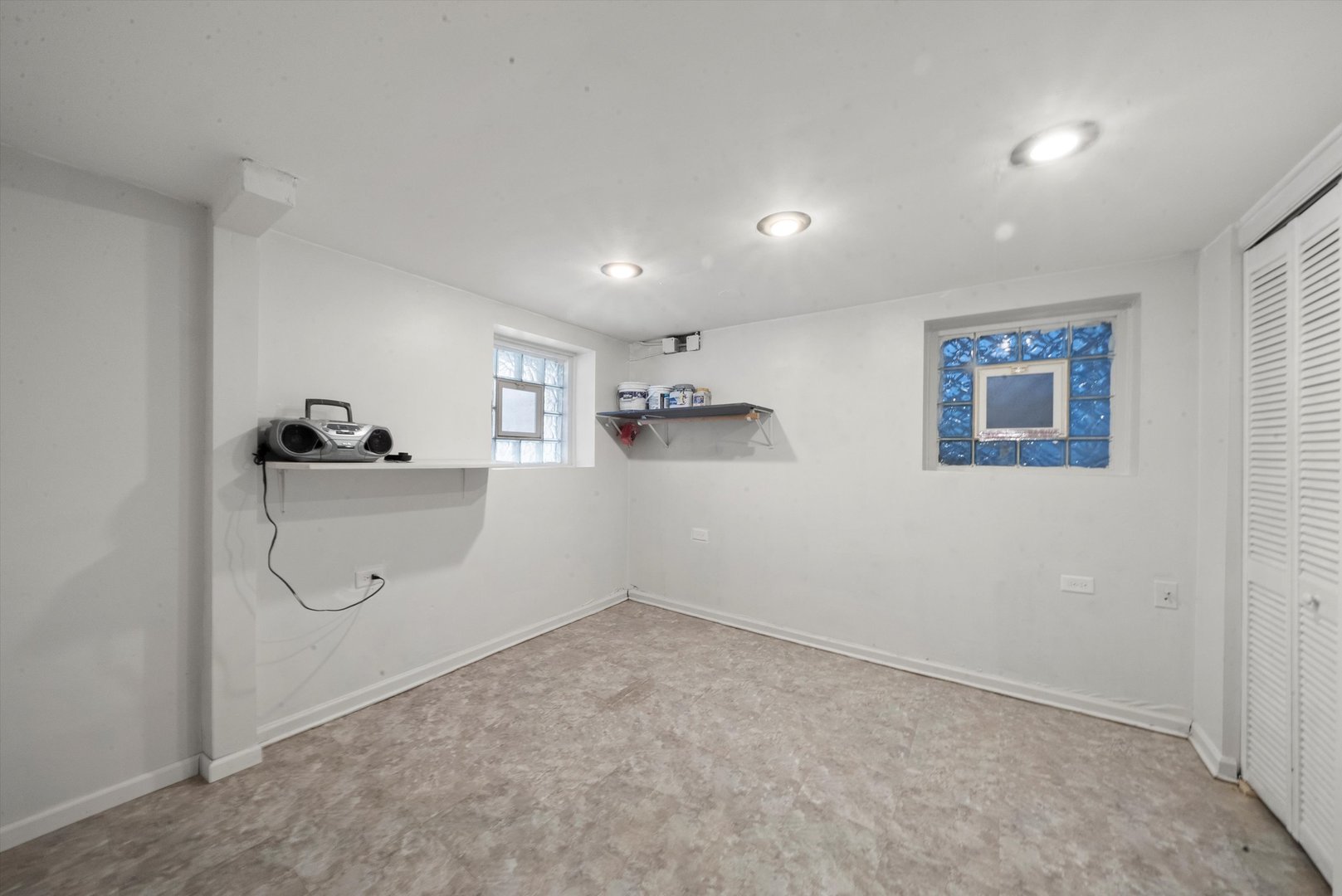 1036 N SPRINGFIELD Avenue