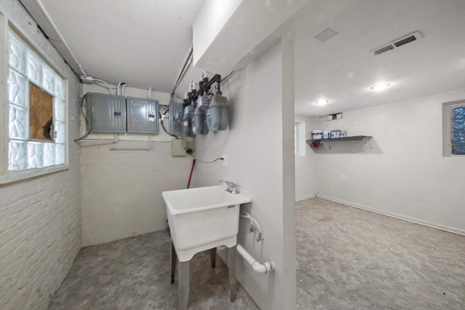 1036 N SPRINGFIELD Avenue