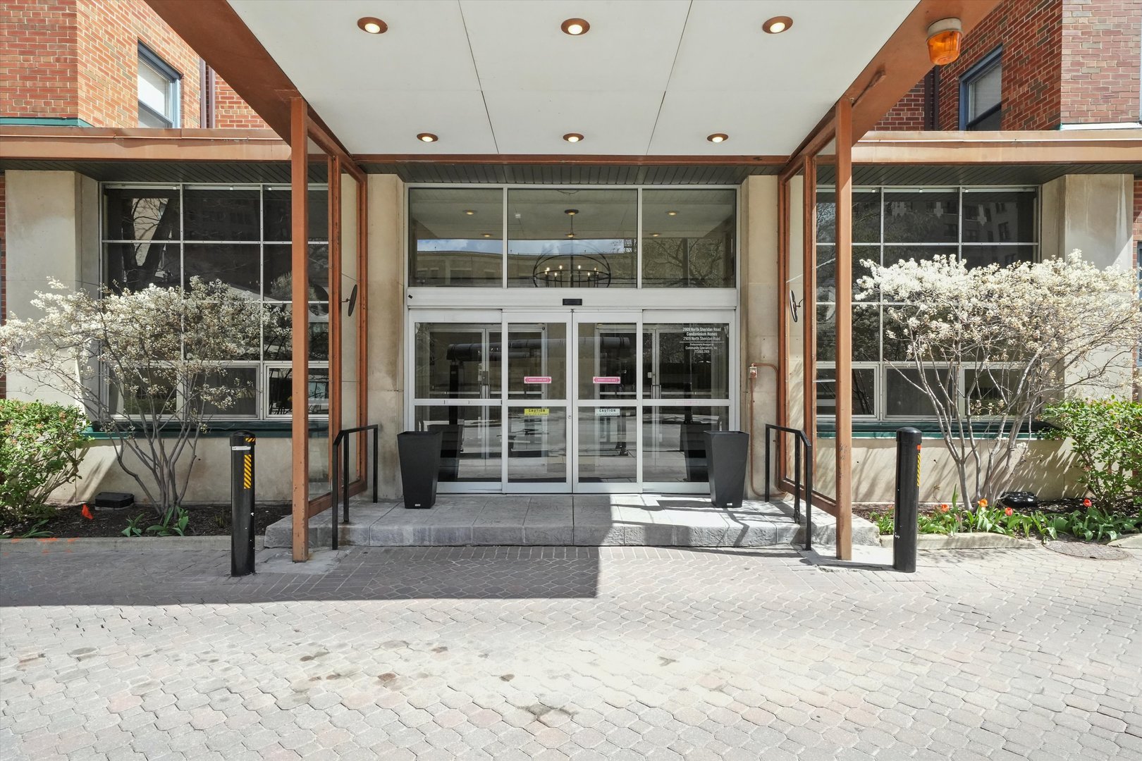 2909 N Sheridan Road Unit: 1908