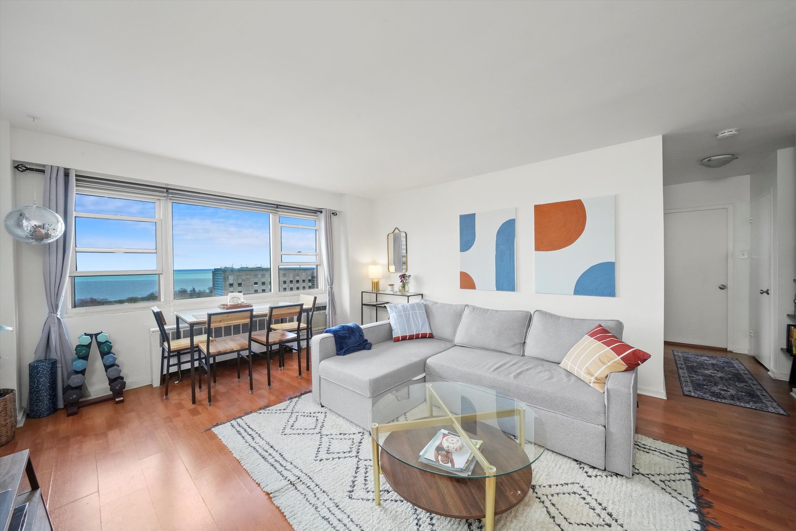 2909 N Sheridan Road Unit: 1908