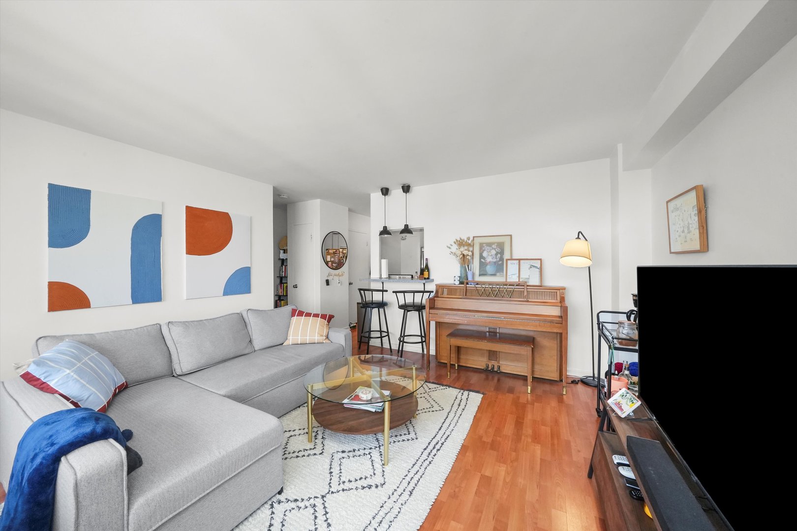 2909 N Sheridan Road Unit: 1908