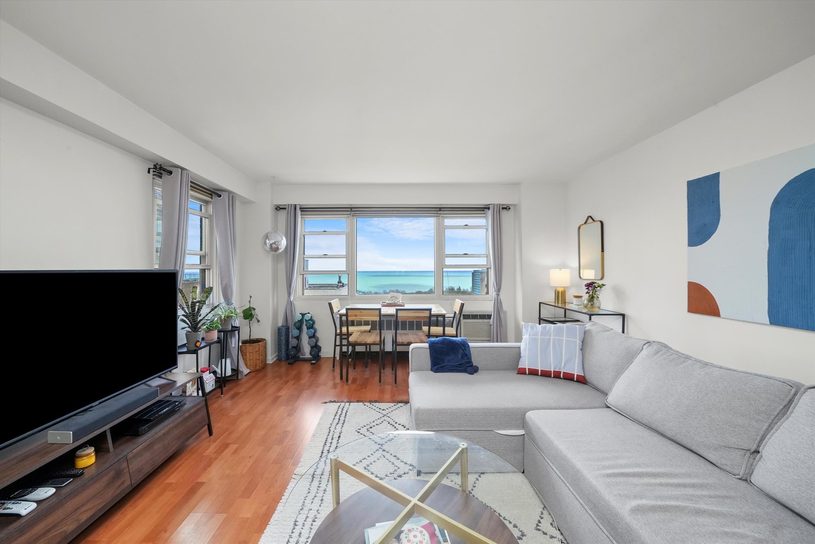 2909 N Sheridan Road Unit: 1908