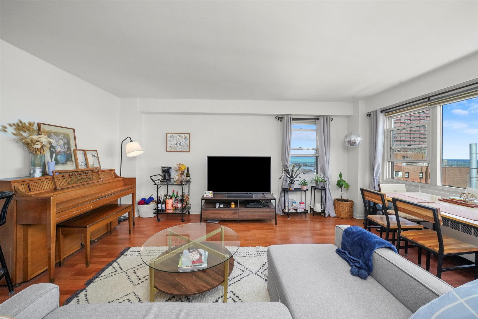 2909 N Sheridan Road Unit: 1908