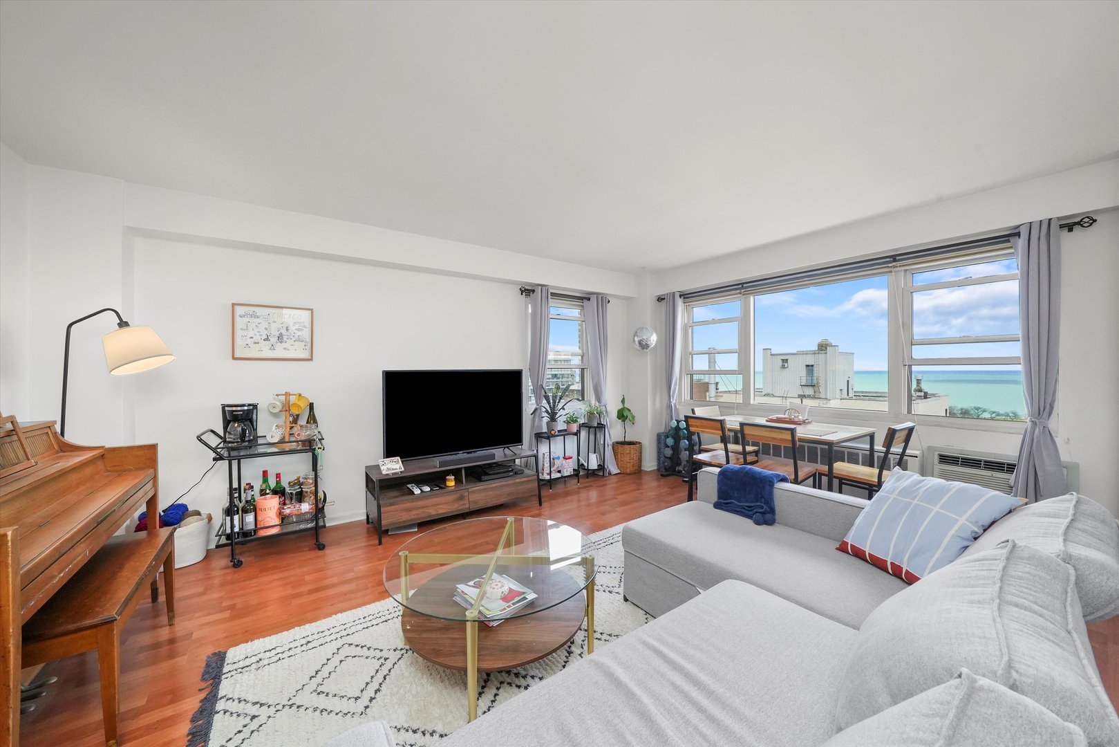 2909 N Sheridan Road Unit: 1908