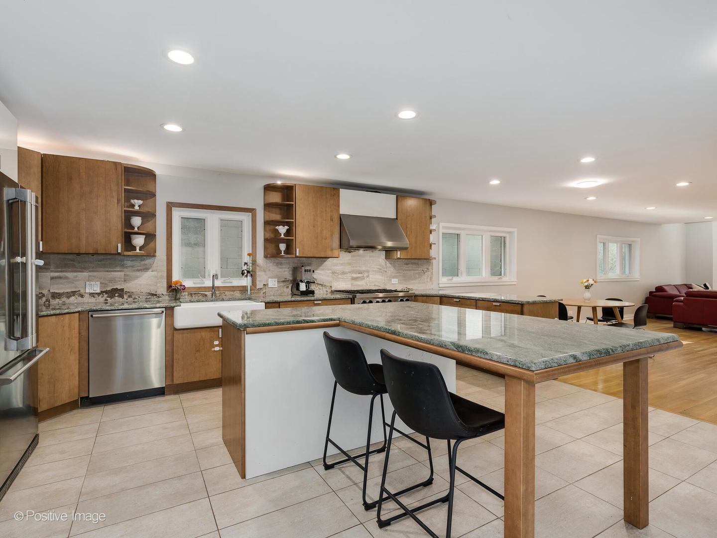 2227 N Janssen Avenue