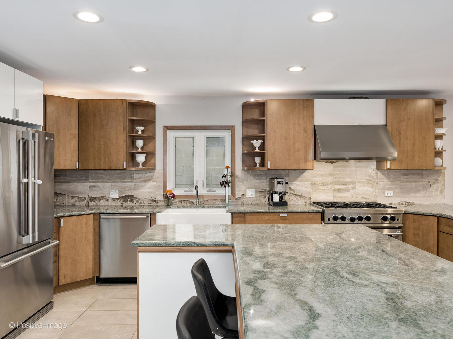 2227 N Janssen Avenue