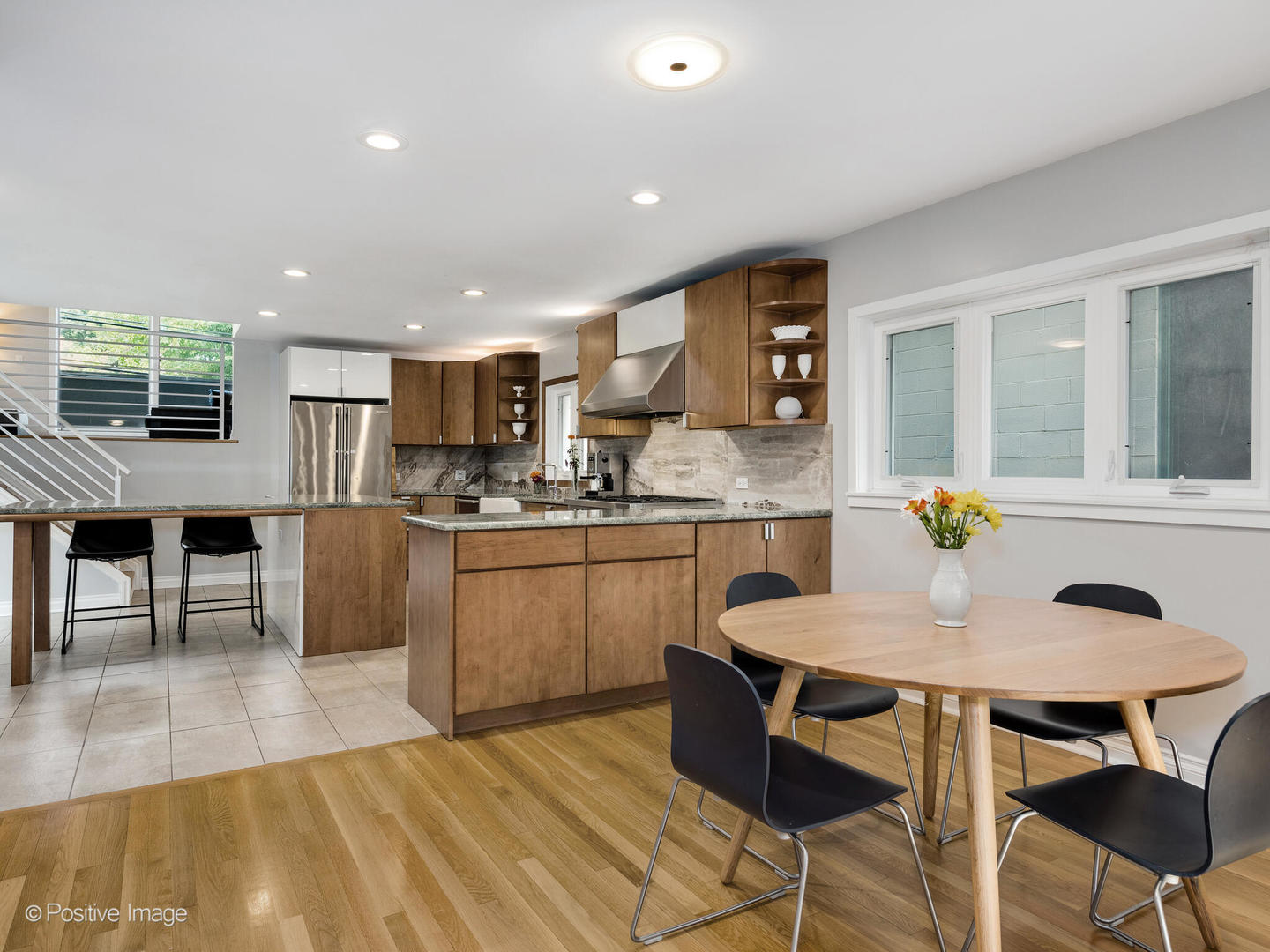 2227 N Janssen Avenue