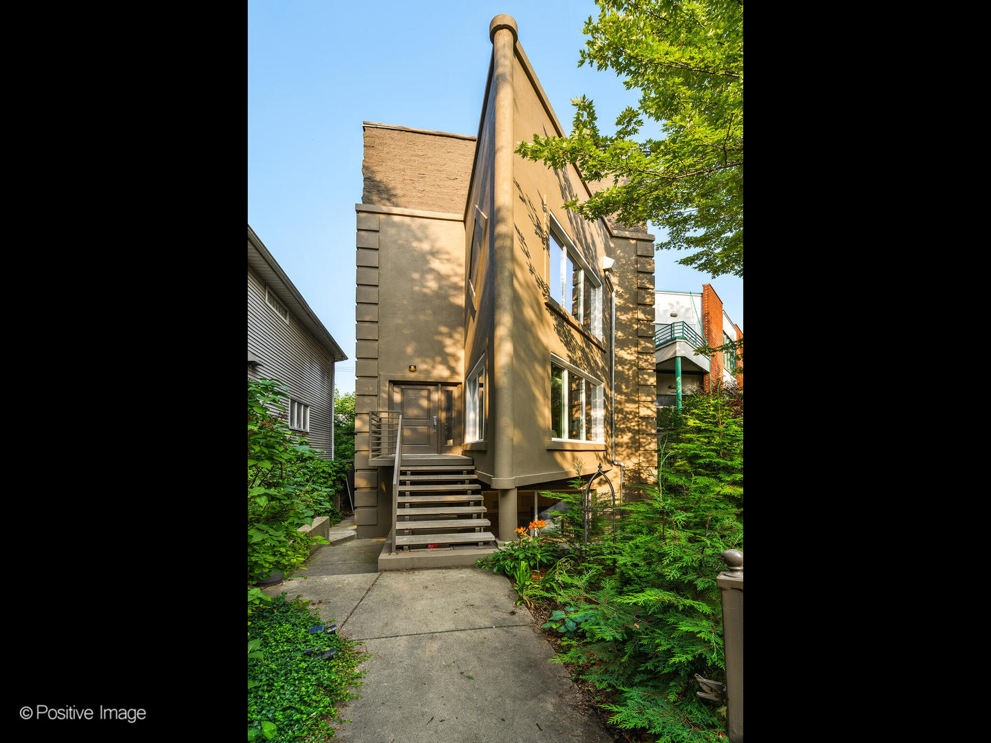 2227 N Janssen Avenue