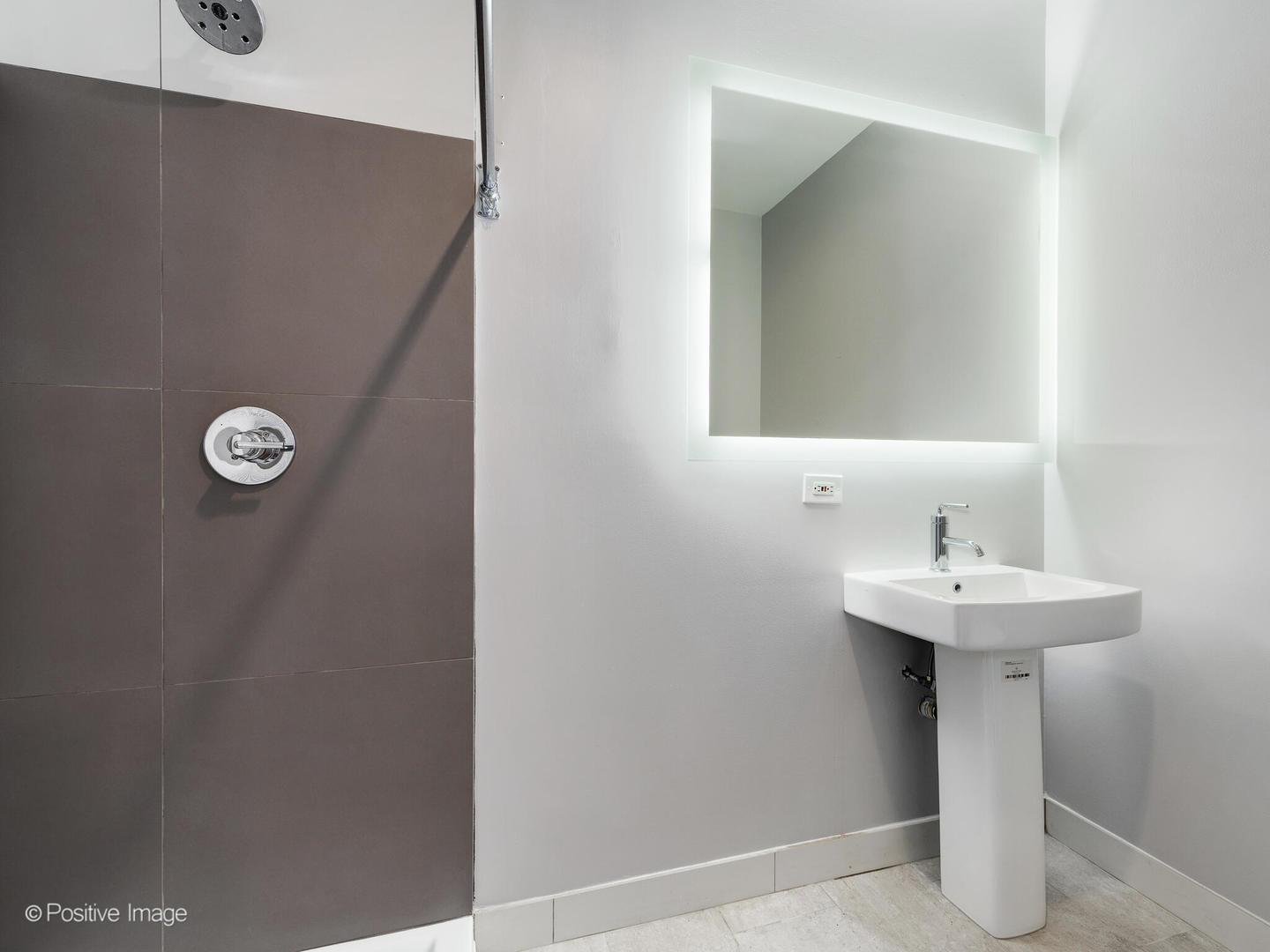 2227 N Janssen Avenue