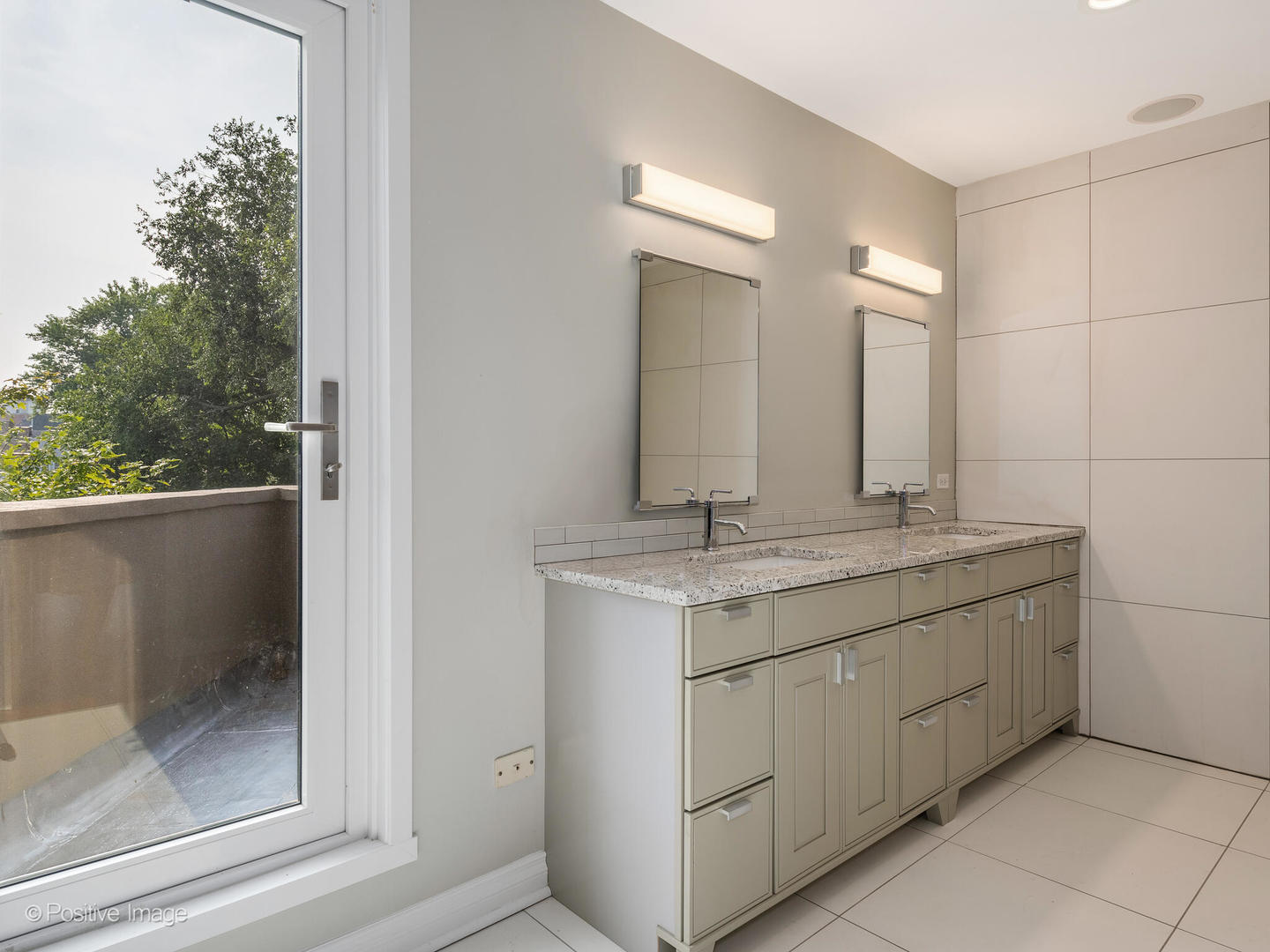 2227 N Janssen Avenue