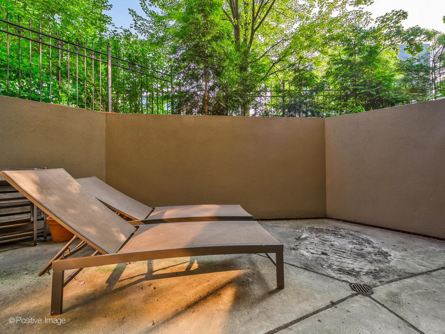 2227 N Janssen Avenue