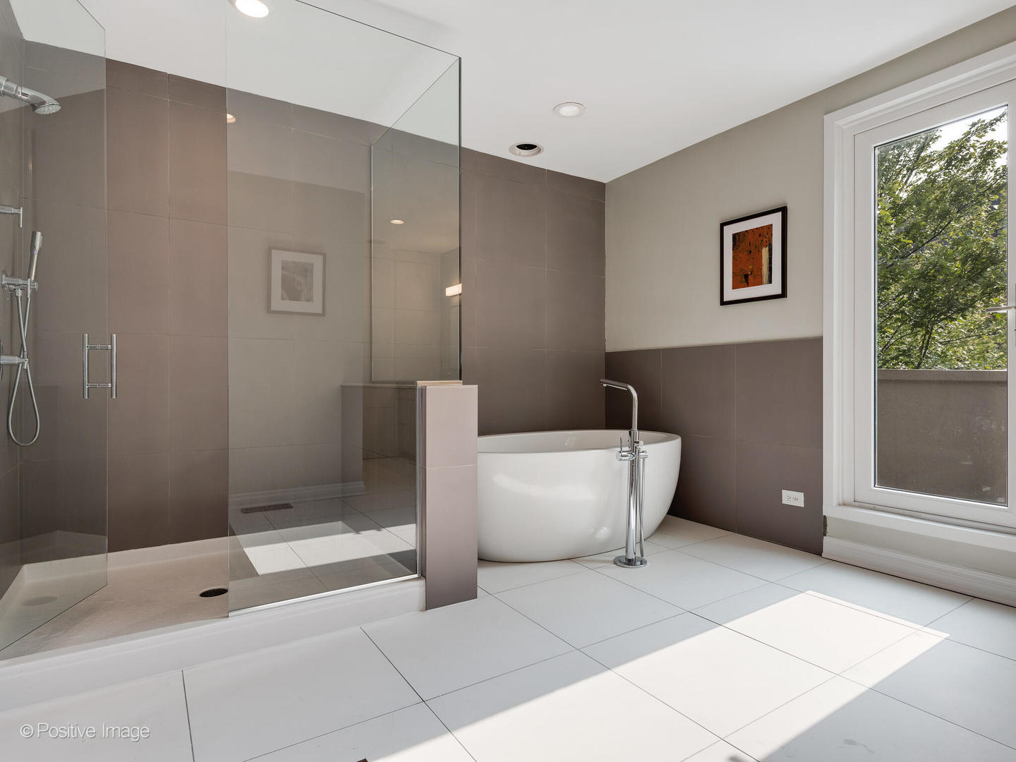 2227 N Janssen Avenue