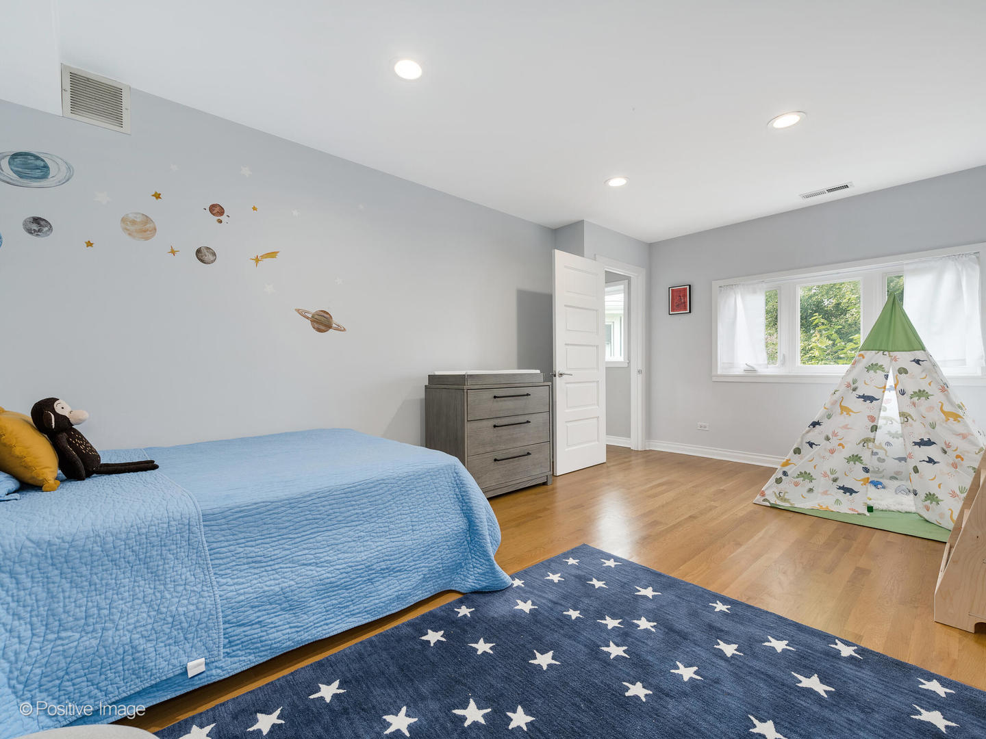 2227 N Janssen Avenue