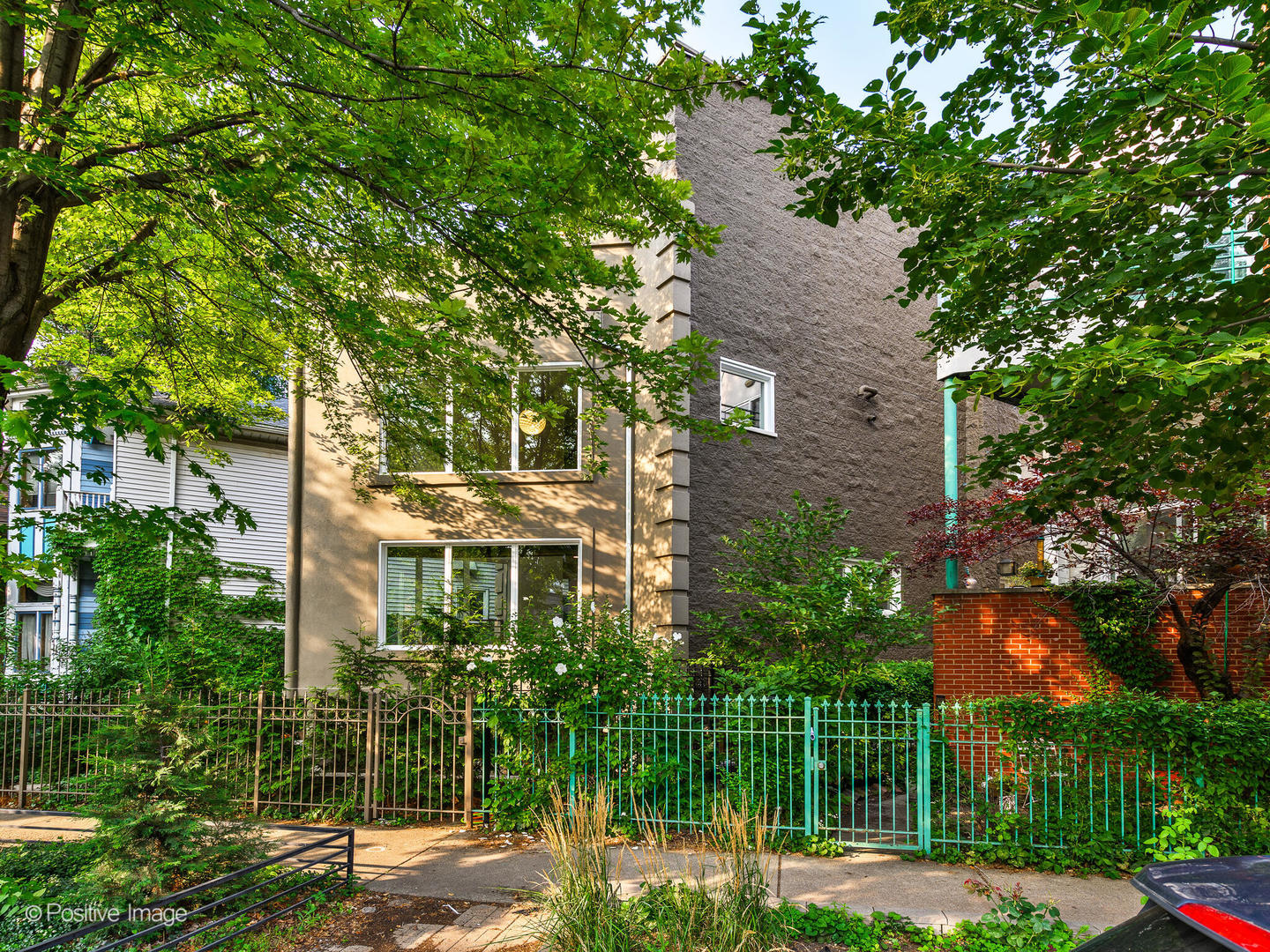 2227 N Janssen Avenue