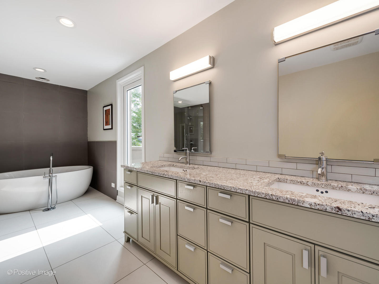 2227 N Janssen Avenue